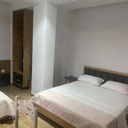 Laska Apartment *